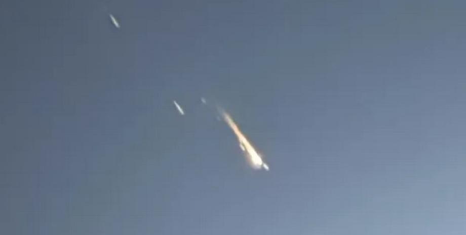 Fireball in the sky: a Chinese satellite and a space rocket burned up over America (video).