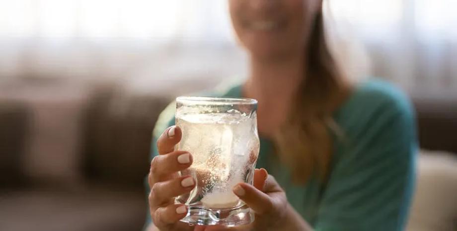 Drinking sparkling water does impact weight, but not in the way most people think.