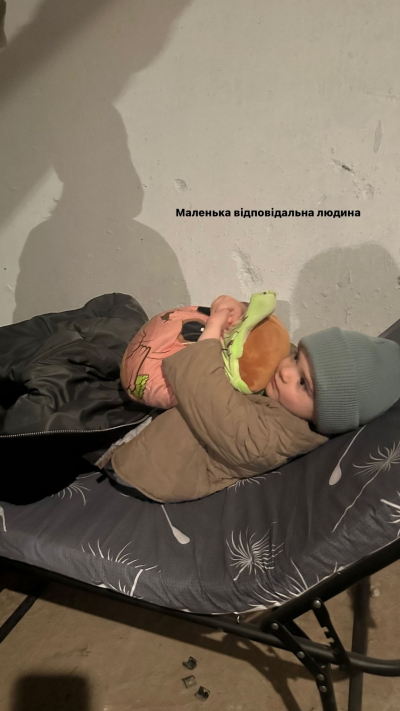 Дорофєєва показала, як з дітьми Кацуріна під час обстрілу Києва ховалася у бомбосховищі